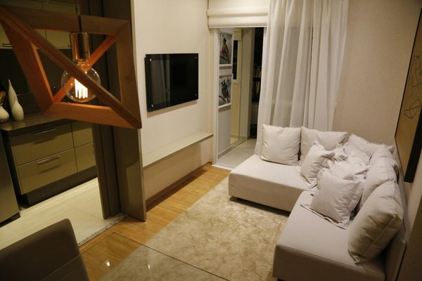 Elevate Your Wardrobe: Expert Tips for Styling a Boxy Blazer with Comfort and Professionalism